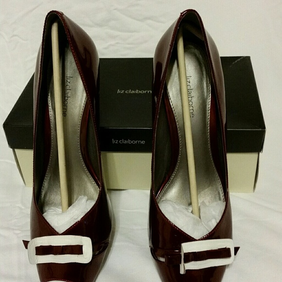 Red Fantasia pump by Liz Claiborne - Picture 3 of 6